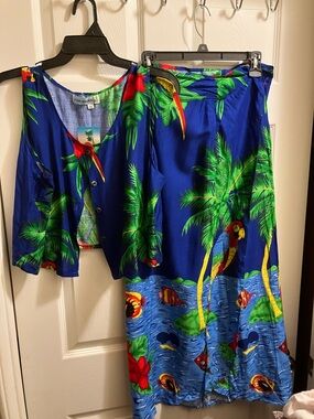 Tropical Parrot xl Print Blue Maxi wrap skirt and tank shirt Set